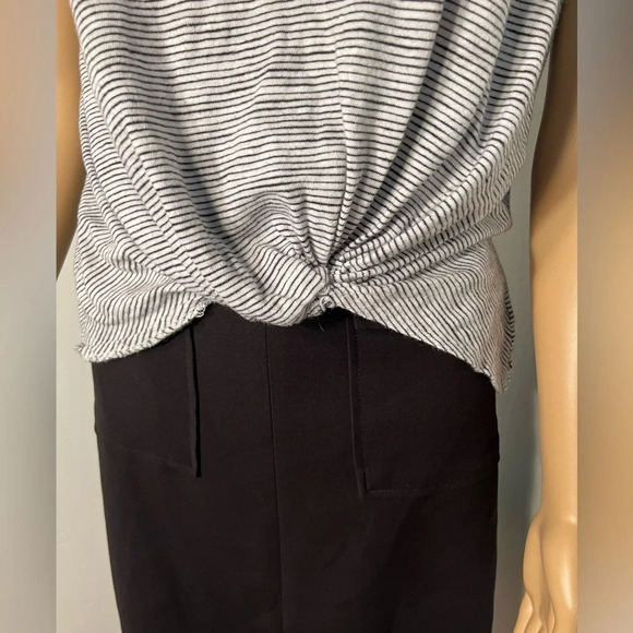 Cupio, M, black &white stripe, short sleeve, crewneck, cropped tie knot top. - Picture 6 of 8